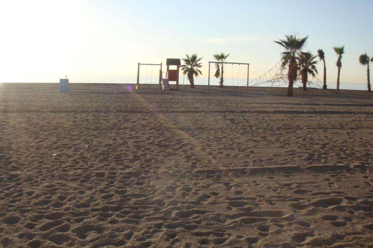 Primera Linea Playa Roquetas de Mar Esterno foto